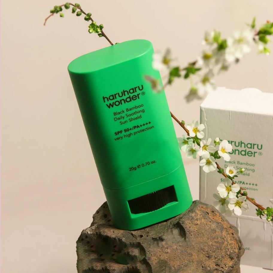 BLACK BAMBOO DAILY SOOTHING SUN SHIELD SPF50+ BROAD SPECTRUM [20g]