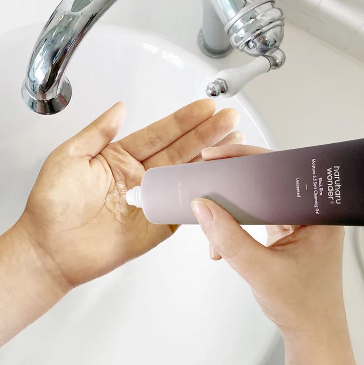 BLACK RICE MOISTURE 5.5 SOFT CLEANSING GEL [100ml]