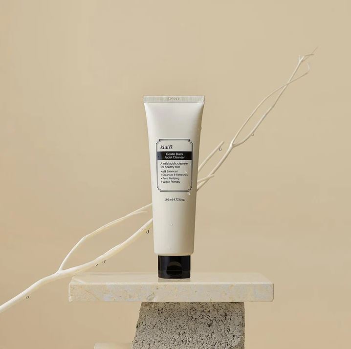 GENTLE BLACK FACIAL CLEANSER [140ml]