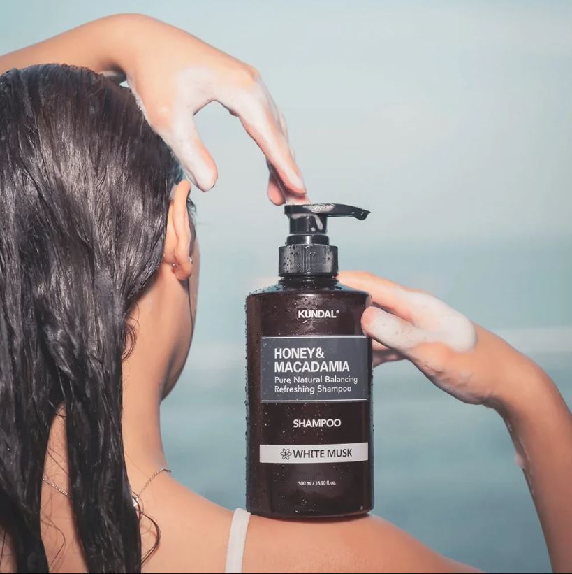 HONEY & MACADAMIA NATURE SHAMPOO [#WHITE MUSK] 500ml