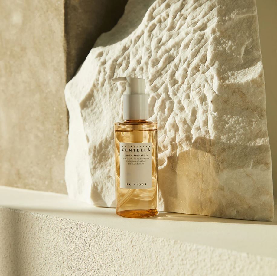 MADAGASCAR CENTELLA LIGHT CLEANSING OIL [200ml]